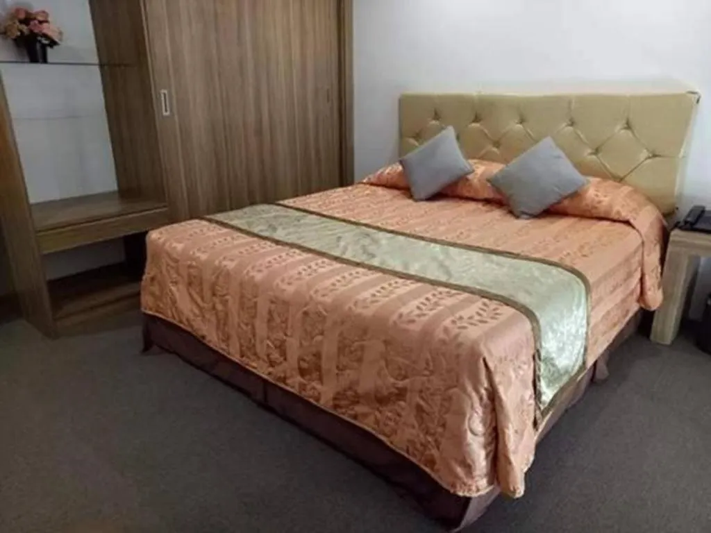 אנגלס Score Birds Hotel